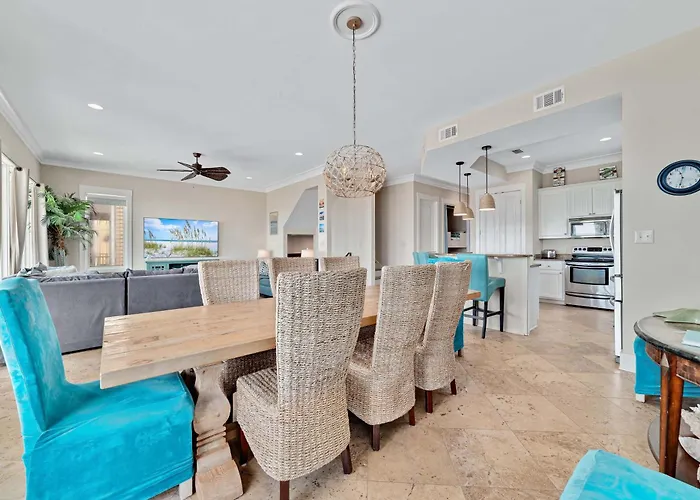 Lone Palm By Gsvr - Charming Beachfront Retreat With Great Primary Bed And Bath - Free Activities And Golf