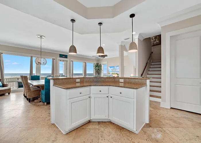 Lone Palm By Gsvr - Charming Beachfront Retreat With Great Primary Bed And Bath - Free Activities And Golf Holiday home Gulf Shores