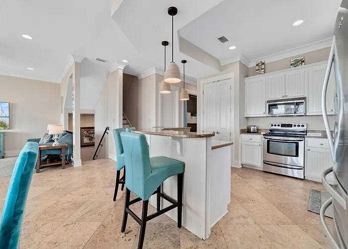Lone Palm By Gsvr - Charming Beachfront Retreat With Great Primary Bed And Bath - Free Activities And Golf Holiday home Gulf Shores