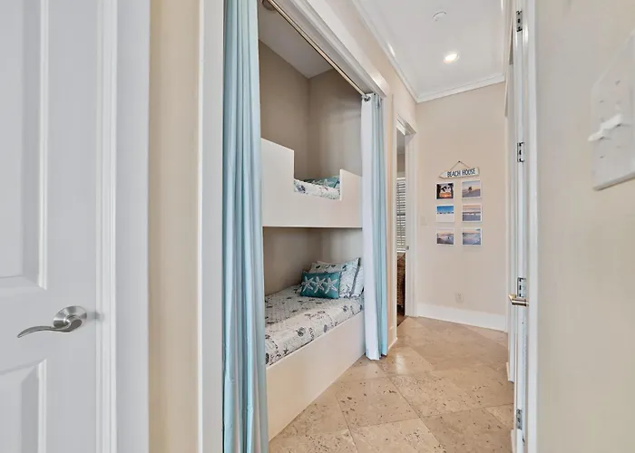 Lone Palm By Gsvr - Charming Beachfront Retreat With Great Primary Bed And Bath - Free Activities And Golf Holiday home Gulf Shores