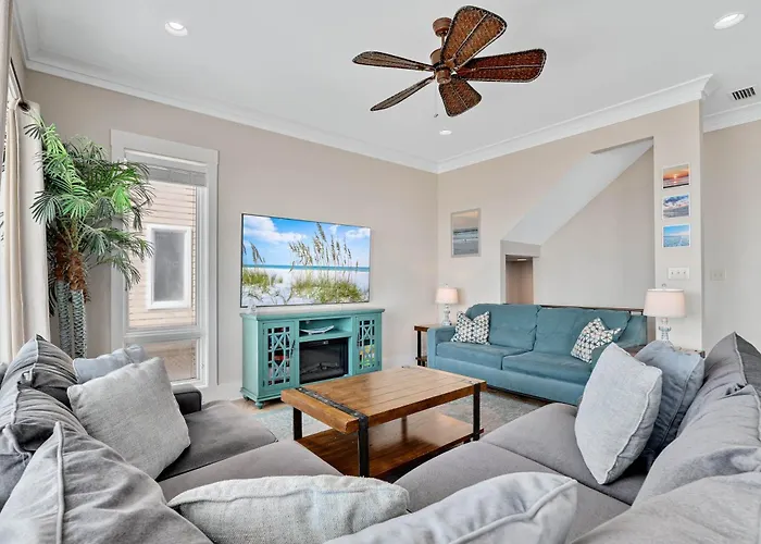 Lone Palm By Gsvr - Charming Beachfront Retreat With Great Primary Bed And Bath - Free Activities And Golf *