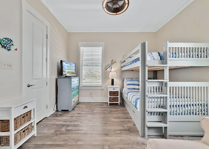 Lone Palm By Gsvr - Charming Beachfront Retreat With Great Primary Bed And Bath - Free Activities And Golf Holiday home Gulf Shores