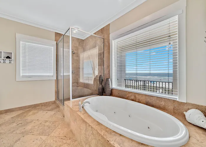 Lone Palm By Gsvr - Charming Beachfront Retreat With Great Primary Bed And Bath - Free Activities And Golf * Gulf Shores