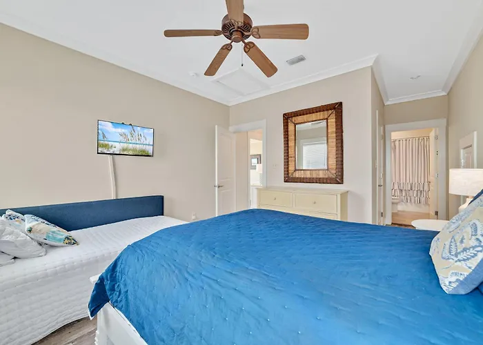 Lone Palm By Gsvr - Charming Beachfront Retreat With Great Primary Bed And Bath - Free Activities And Golf *